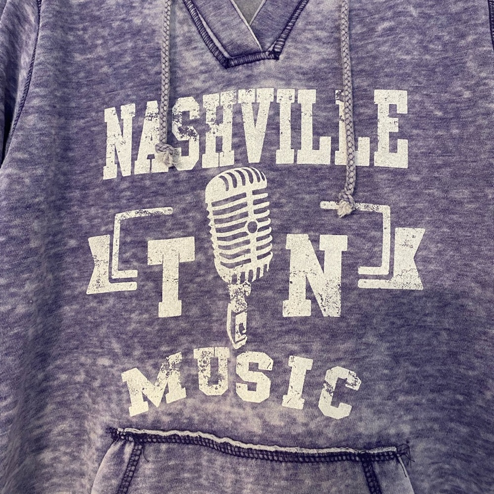 Woman’s new Nashville hooded sweatshirt small